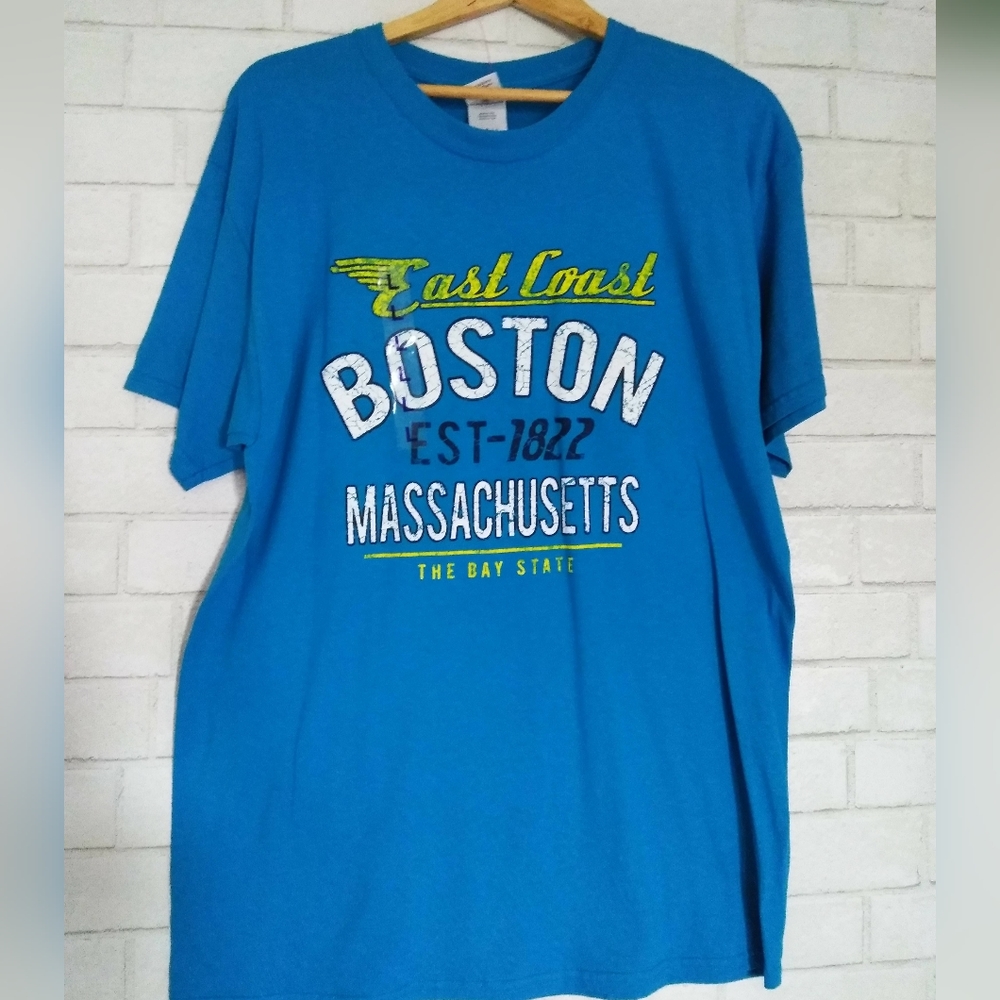Gildan heavy cotton t shirt Massachusetts blue Large New with tag Short Sleeve